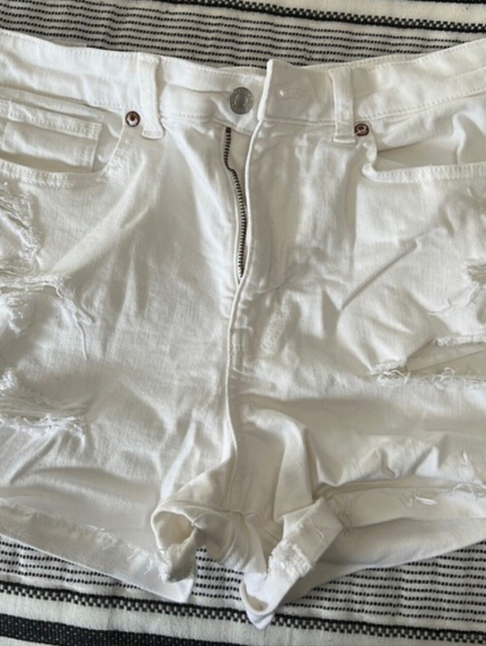 American Eagle Mom White Distressed Denim Shorts Size 4